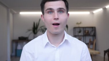 Jest sakal işadamı tarafından davet