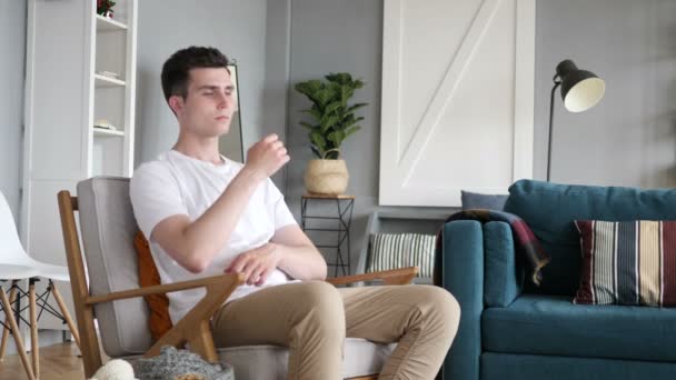 Penisve Thinking Casually Sitting Man Got new Idea — Stock Video