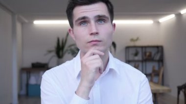 İşadamı ofis portre orta düşünme yaşlı