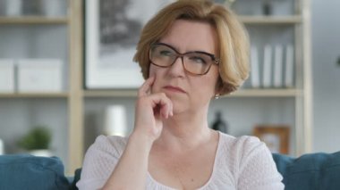 Düşünme, Office kadın eski kıdemli portresi