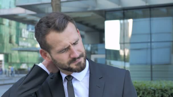 Homme Affaires Barbe Fatigué Avec Douleur Cou — Video