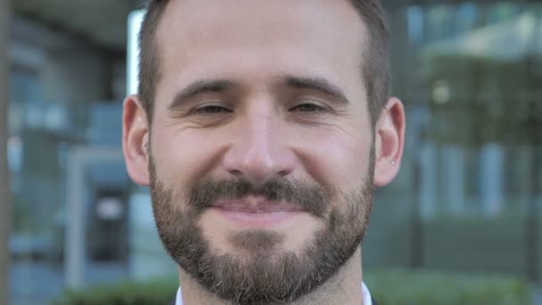 Expresión Facial Del Hombre Negocios Sonriente Barba — Vídeo de stock
