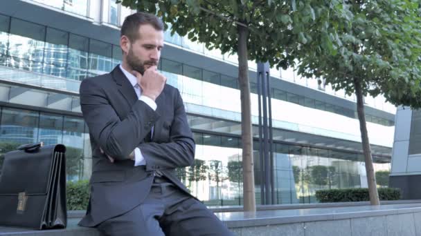 Thinking Beard Businessman Ouside Office — Stock Video