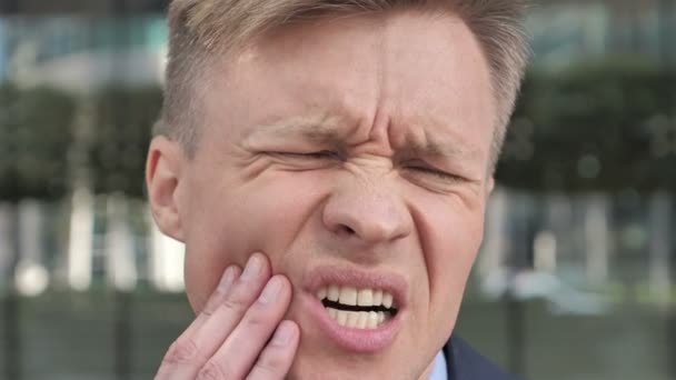 Mal Denti Uomo Affari Con Infezione Dei Denti — Video Stock