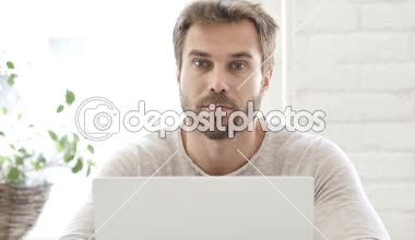 Ciddi adam kamera iş arıyorum