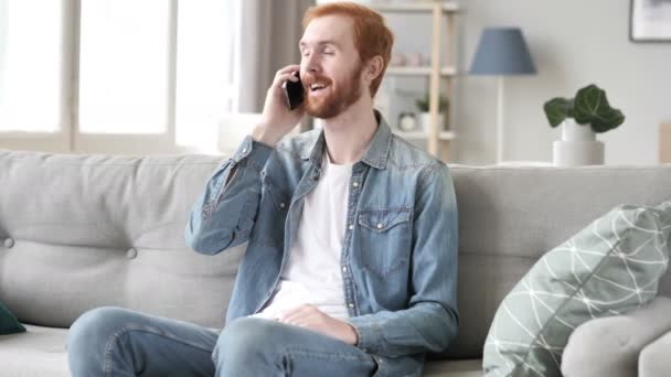 Homme Parlant Téléphone Avec Client Bureau — Video