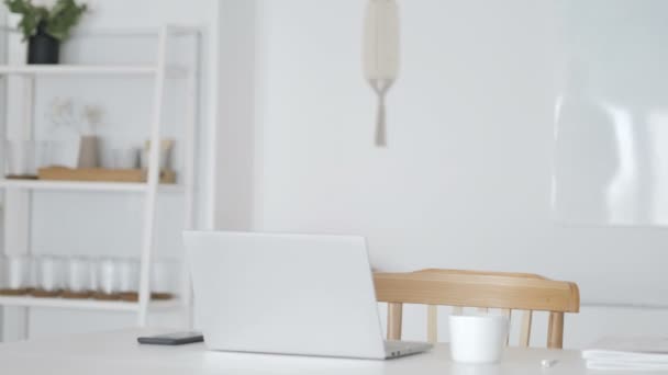 Empty Office with Laptop on Table — Stock Video