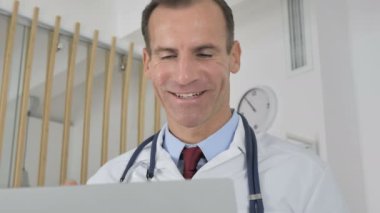 Hasta doktor tarafından Online Video Sohbeti