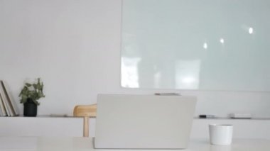 İşadamı geliyor Office iş için