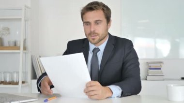 İşadamı tepki okuma belgeleri süre kaybı