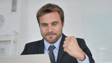 Kutluyor başarı iş işadamı kapatmak