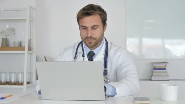 Chat Vídeo Online Com Paciente Pelo Médico — Vídeo de Stock