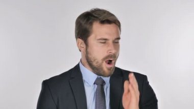 Beyaz arka plan üzerinde esneme yorgun iş adamı