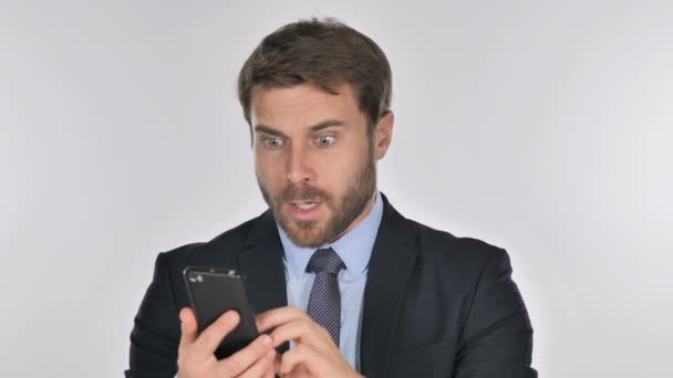 Empresario Reaccionando Pérdida Mientras Usa Smartphone — Vídeos de Stock