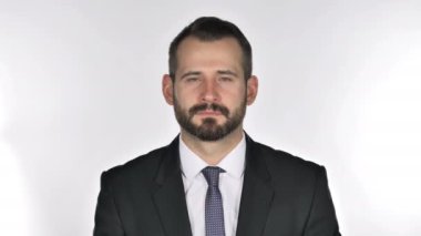 Kameraya dönük sakal işadamı portresi