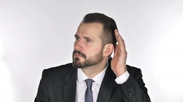 Barba Empresario Escucha Secreto Fondo Blanco — Vídeo de stock
