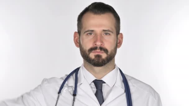 Retrato Doutor Gesturing Polegares Para Baixo — Vídeo de Stock