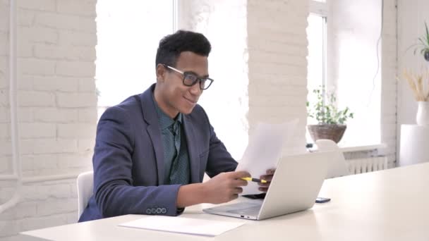 Şadamı Kutluyor Başarı Süre Okuma Belgeleri Office — Stok video