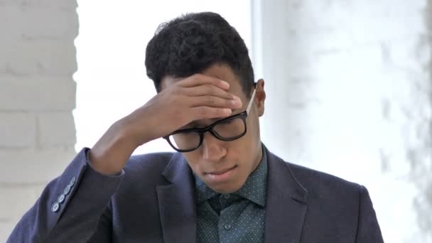 Close Stressed African Businessman Headache Working Laptop — Stock Video