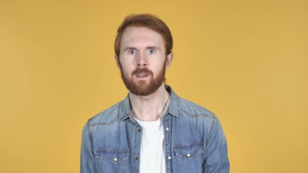 Okay Sign Redhead Man Isolated Yellow Background — Stock Video