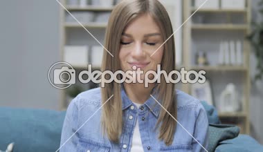 Evet, olumlu genç kız başını sallayarak teklifi kabul