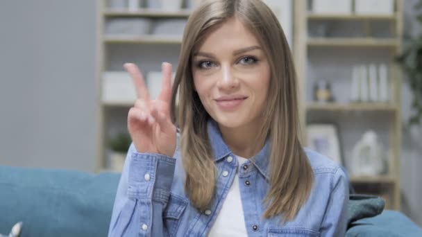 Victory Sign Positive Young Girl — Stock Video