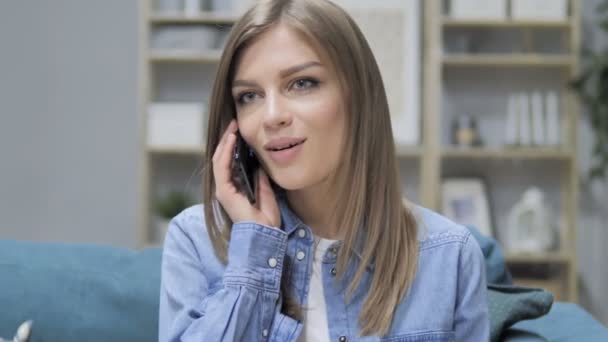 Portrait Young Girl Talking Phone Discussion — Stock Video