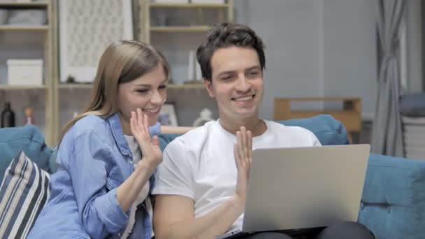 Online Video Chat Laptop Young Couple Realxing Home — Stock Video