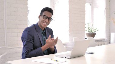 Afrika adam ekibi için alkışlar iş, alkış