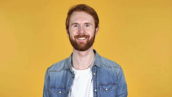 Smiling Redhead Man Isolated Yellow Background — Stock Photo, Image