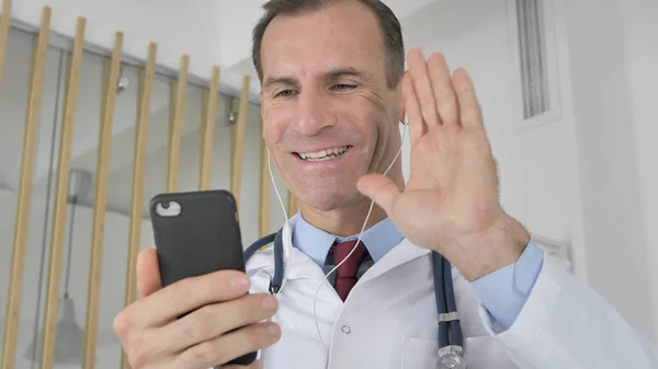 Online Videochat Mit Dem Arzt Der Nach Hallo Winkt — Stockfoto