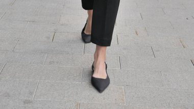 Kadın ayak yürüme önden görünüm