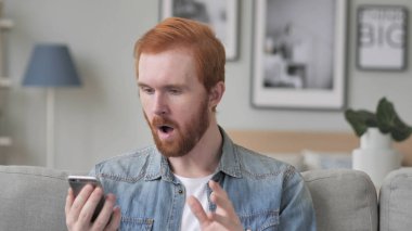 Smartphone'da haberinenasıl tepki şok yaratıcı sakallı adam