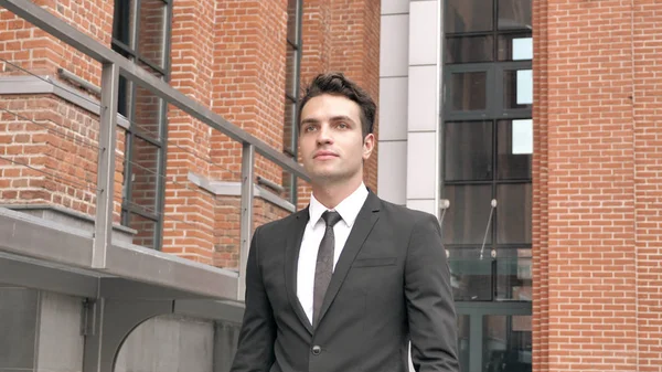 Office iş adamı olacak yürüyüş rahatla