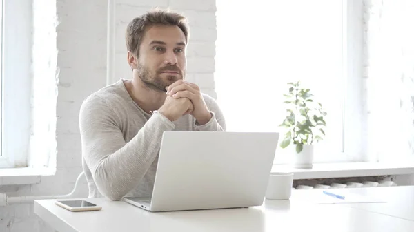 Pensare Lavorare Sul Computer Portatile — Foto Stock