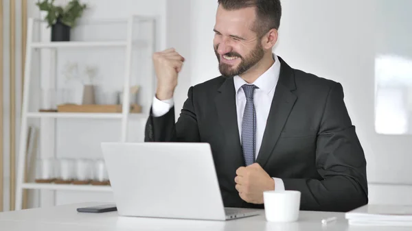 Businessman Celebrating Success Working Laptop — Stock Photo, Image