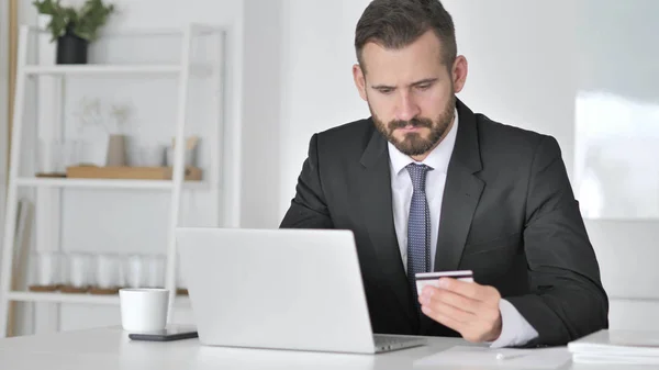 Pago Línea Con Tarjeta Débito Por Empresario —  Fotos de Stock