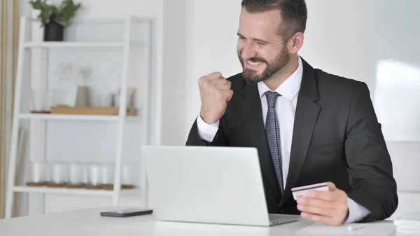 Sucesso Comércio Online Por Empresário — Fotografia de Stock