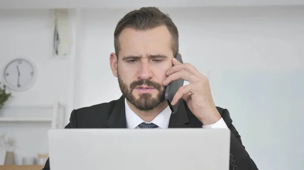 Üzletember Beszél Telefonon Vevő — Stock Fotó