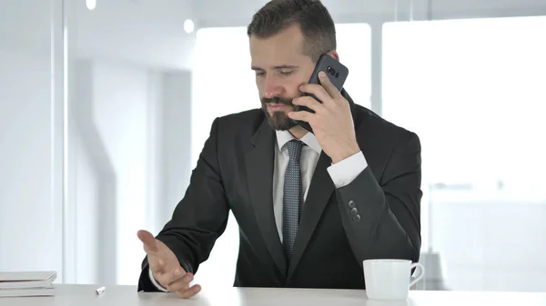 Homme Affaires Parlant Téléphone Travail — Photo