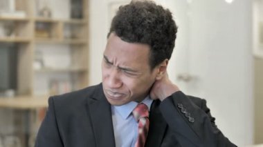 Boyun ağrısı ile Afrikalı Işadamı