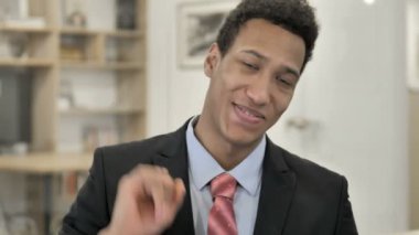 Afrika işadamı tarafından online görüntülü sohbet