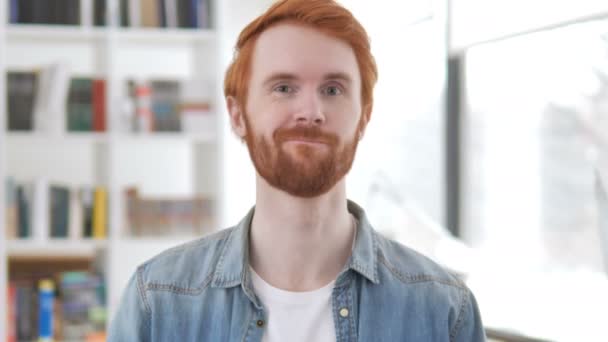 Casual Redhead adam kabul sallama kafası — Stok video