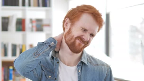 Casual Redhead Man with Neck Pain — Stock Video