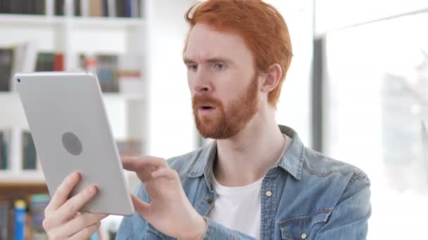 Casual Redhead Man Reacting to Loss while Using Tablet — Stock Video
