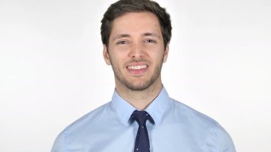 Genç Işadamı el sallayarak beyaz arka planda hoş geldiniz