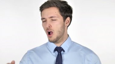 Beyaz arka planda yorgun Genç Işadamı esneme