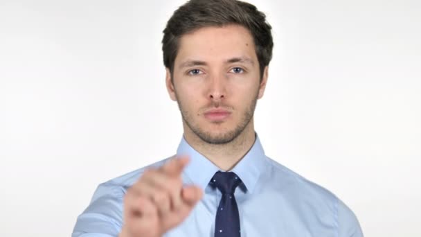 Portrait de jeune homme d'affaires pointant vers la caméra — Video