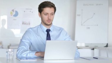 Ofis içinde teklif kabul Genç Işadamı katılıyorum