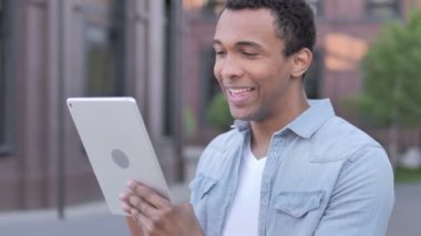Afrika adam tarafından tablet açık video sohbet